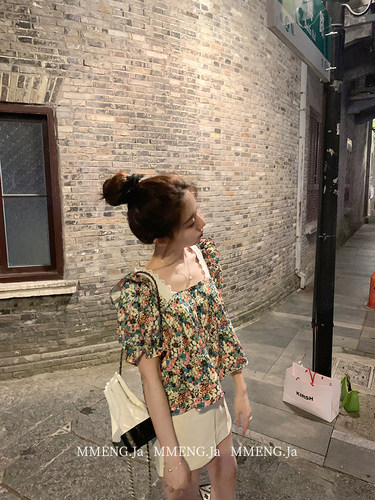 淑女套头短袖碎花方领上衣