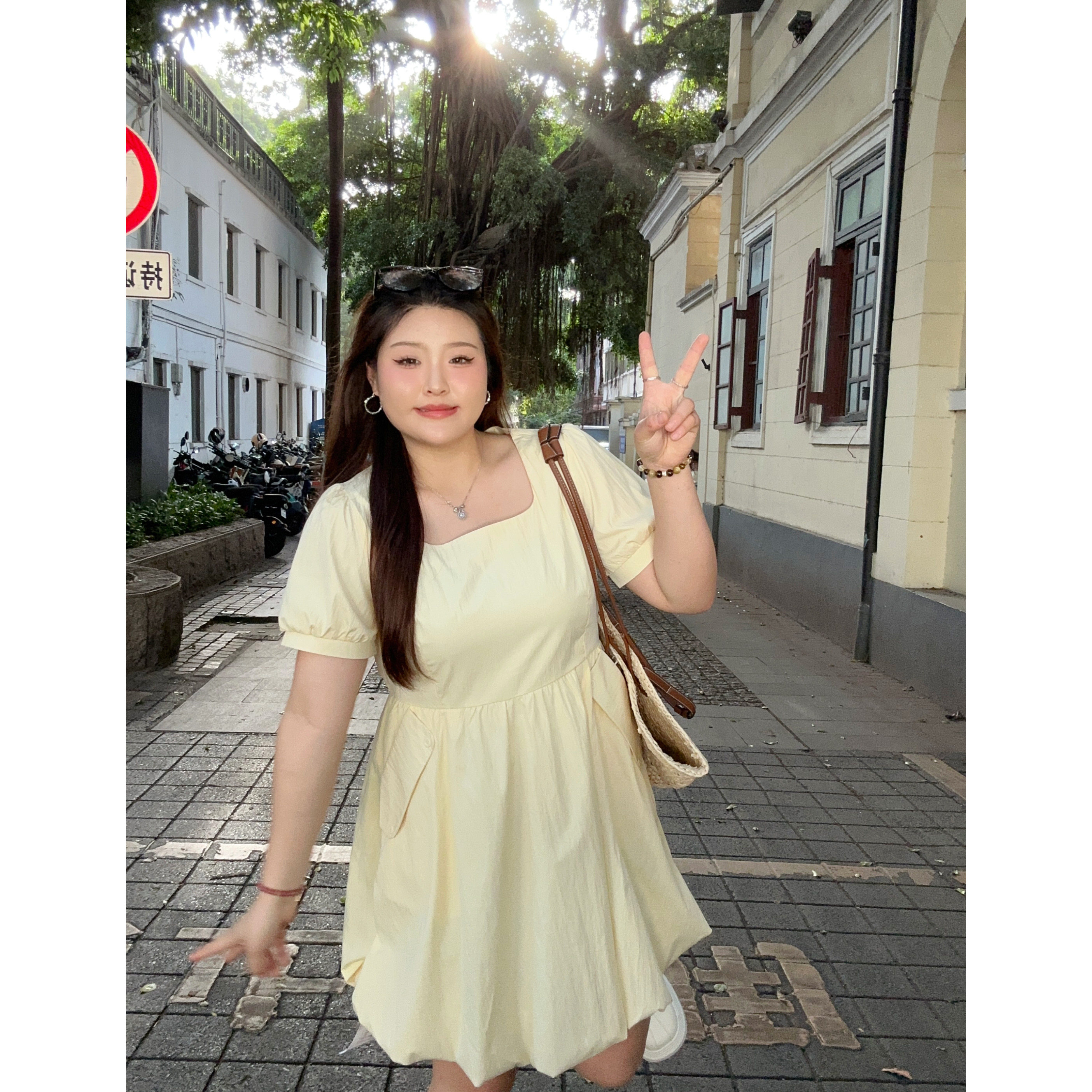 洋开心微胖定制夏季大码显瘦连衣裙纯色花苞裙胖mm收腰蓬蓬裙短裙