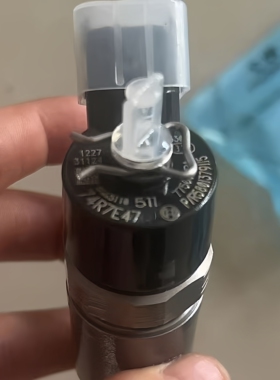 依维柯8140发动机全新油嘴0445110511高压共轨喷油器总成