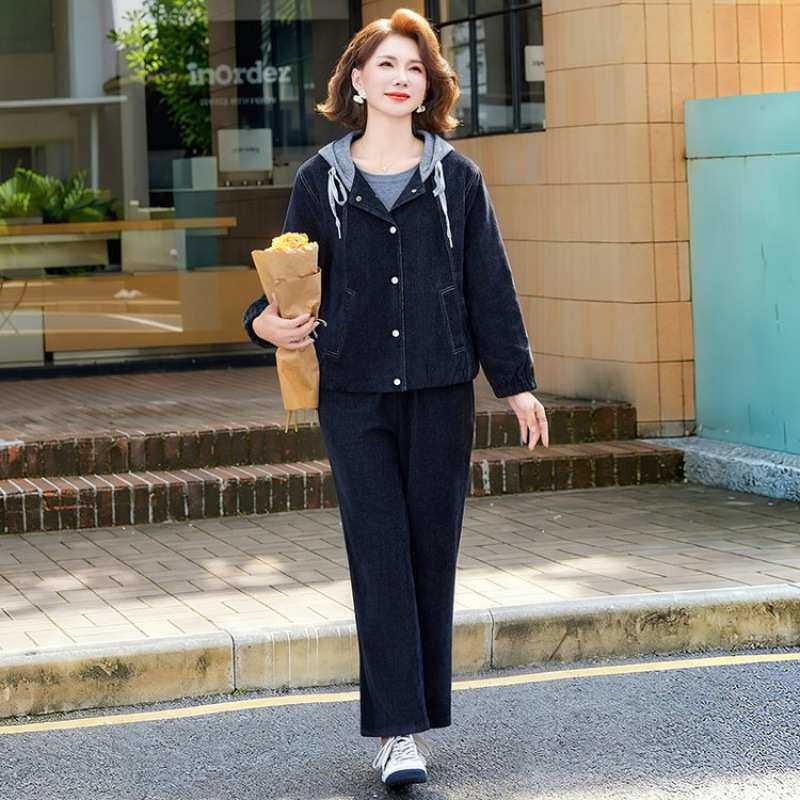 官方妈妈春秋装牛仔套装新款中老年女装时尚连帽外套阔腿裤休闲两
