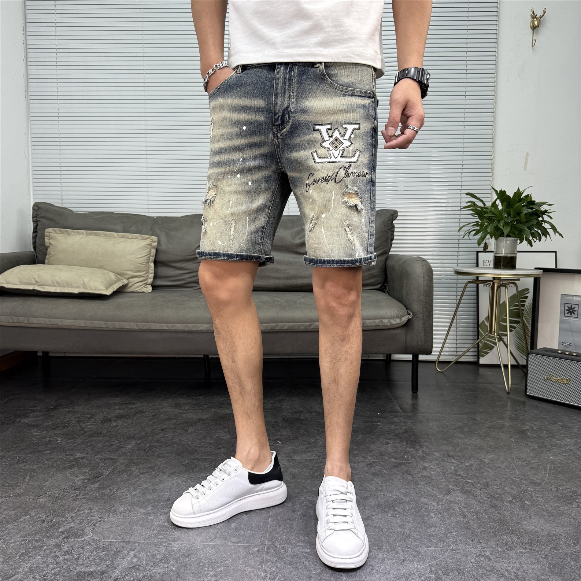 夏季男士轻奢烫钻破洞牛仔短裤