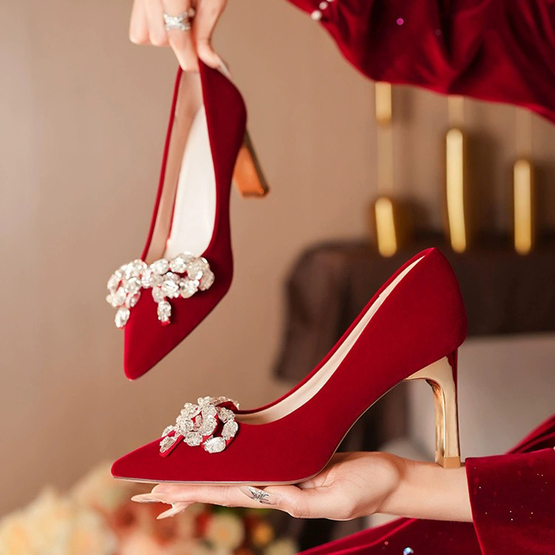 红色婚鞋秋冬新款粗跟不累脚中式秀禾鞋订婚敬酒礼服鞋结婚高跟鞋