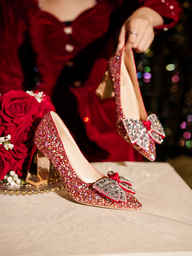 婚鞋女新娘鞋秀禾婚纱两穿2023新款中式红色尖头结婚高跟鞋女孕妇