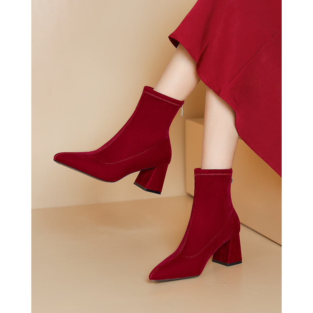 宛大人红色婚鞋女冬季2023新款粗跟短靴秀禾敬酒服新娘鞋平时可穿