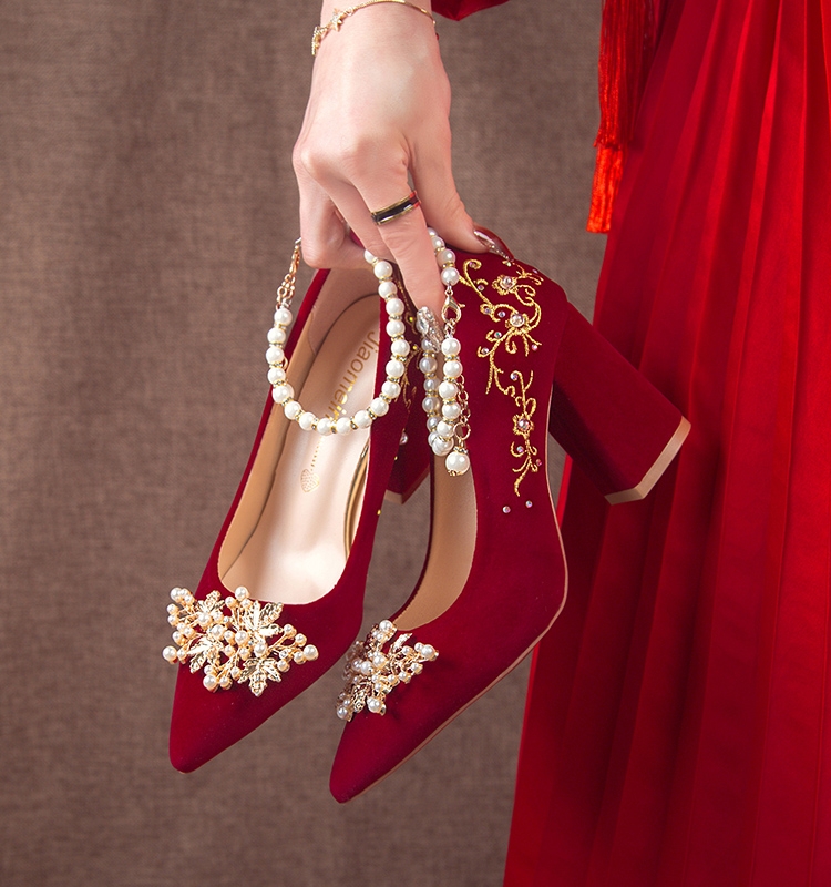 粗跟结婚鞋子尖头2023新款中式秀禾服敬红色新娘高跟鞋女孕妇可穿