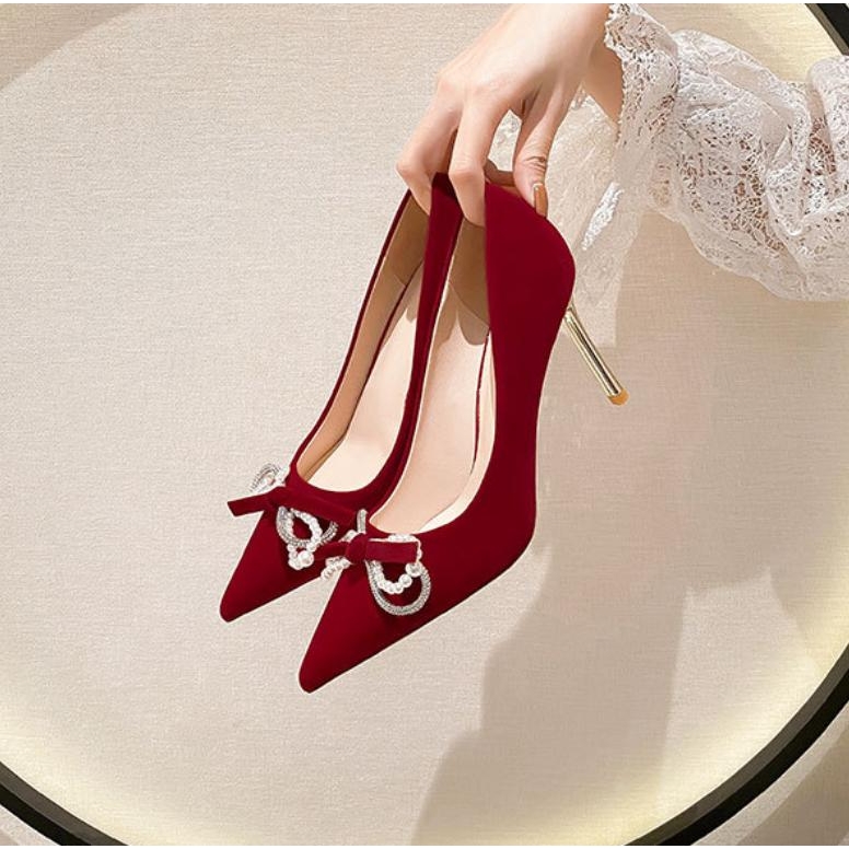 红色秀禾服婚鞋蝴蝶结小众高级感细跟高跟鞋女不累脚珍珠水钻单鞋