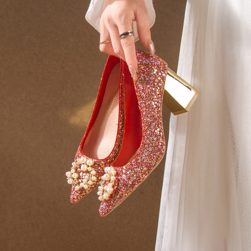 红色婚鞋女新娘鞋粗跟2023年秋季新款尖头浅口主婚纱高跟鞋不累脚