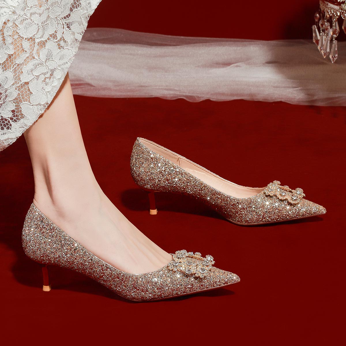 婚鞋女新娘鞋秀禾服主婚纱两穿细跟单鞋2023新款水晶高跟鞋不累脚