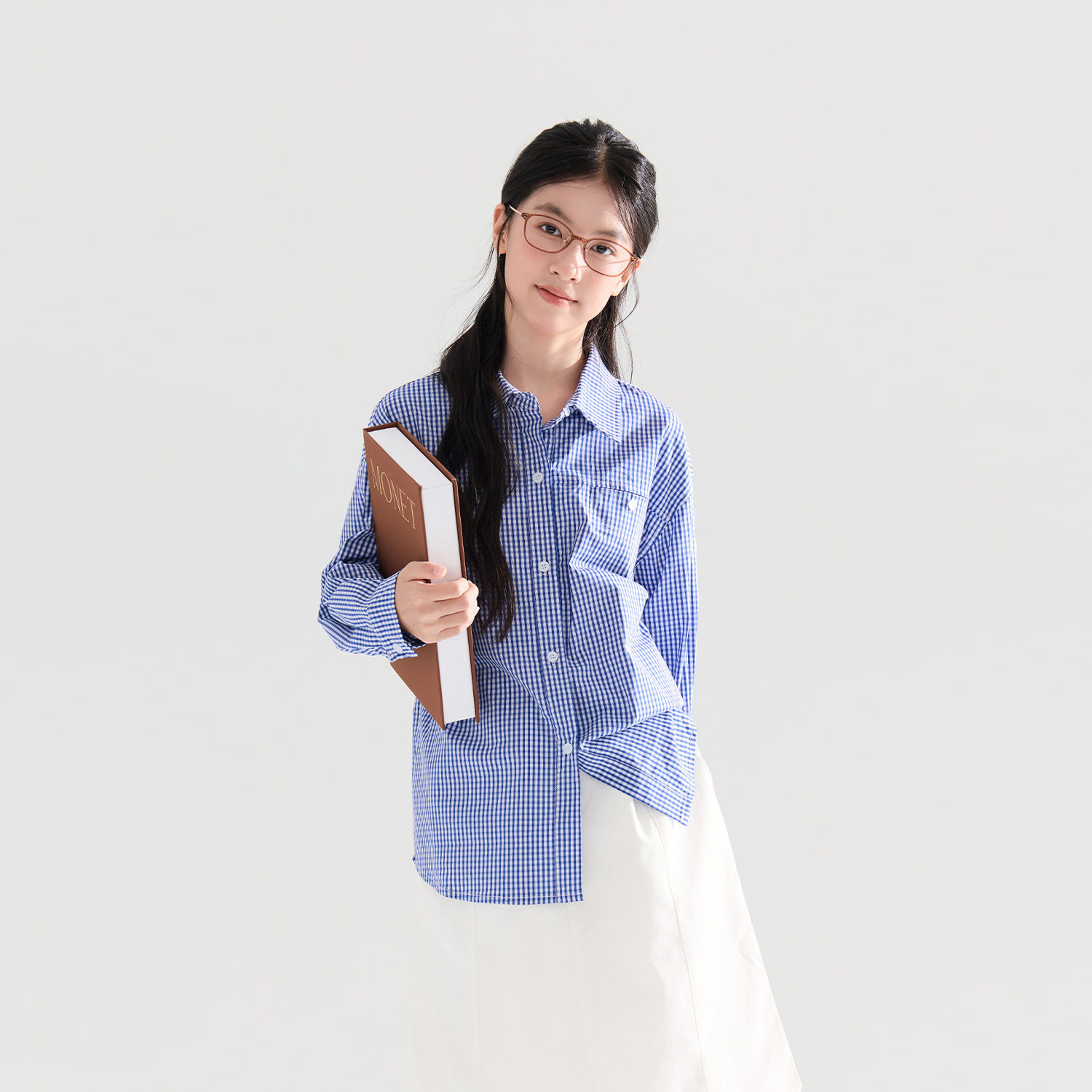 女童谬系蓝白格子衬衫2026秋装新款儿童系扣洋气百搭宽松长袖衬衣