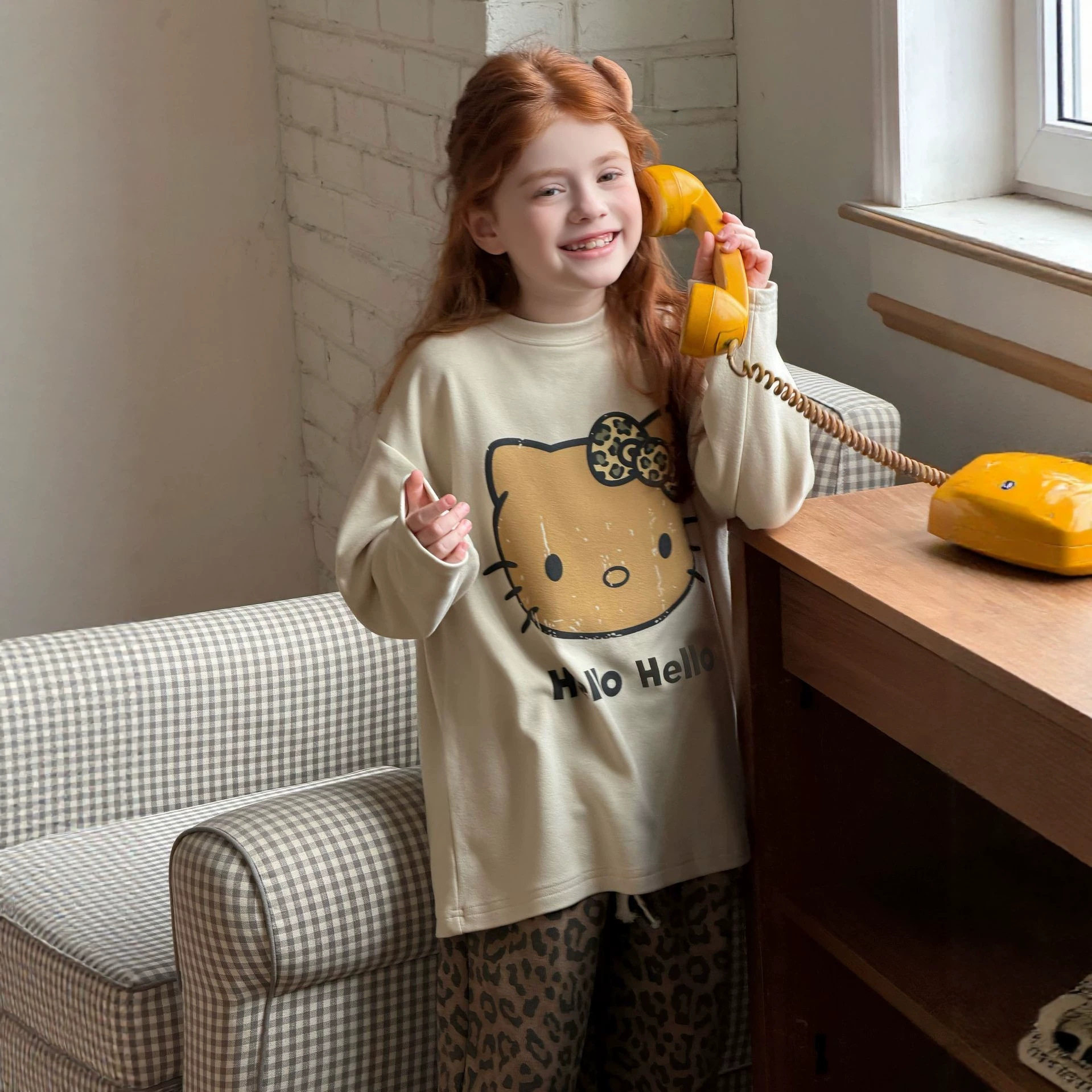 女童宽松T恤冬季2026新款慵懒风豹纹猫咪印花上衣儿童加厚冬装潮