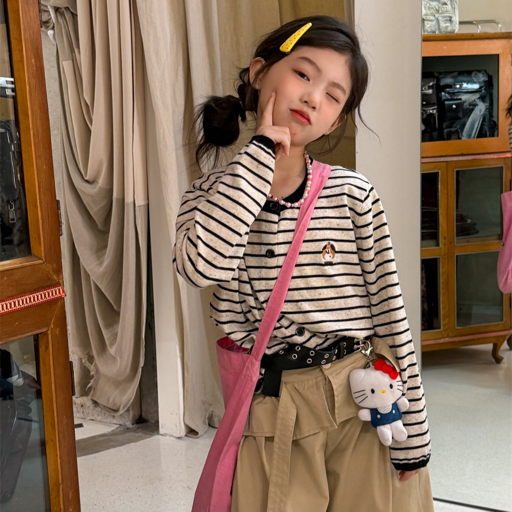 花与寻女童小熊条纹毛衣2026年春款软糯亲肤宽松显瘦百搭针织开衫