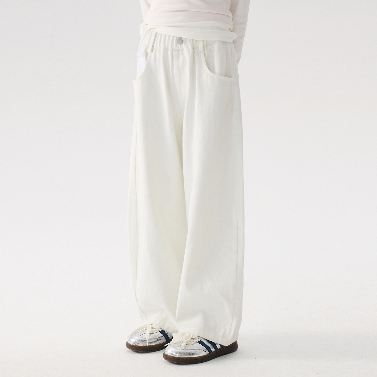 女童白色牛仔裤2026春装新款儿童垂感弯刀裤百搭宽松休闲阔腿裤子