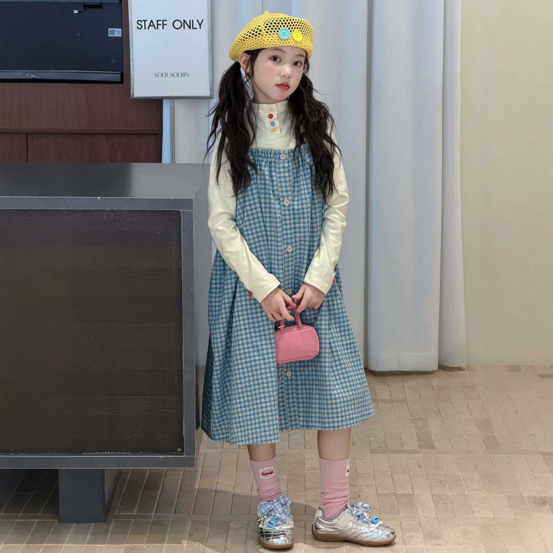 女童蓝格子连衣裙2026秋装新款洋气无袖吊带裙小清新小女孩公主裙