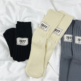 22FW设计师潮牌袜子男女中筒纯棉粗线数字1977标签堆堆长袜ins款