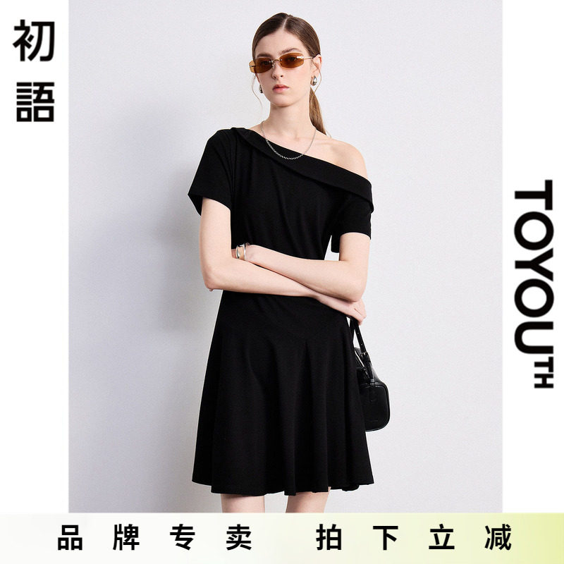 「New! 新品尝鲜」初语TOYOUTH斜肩小黑裙修身显瘦不规则连衣裙