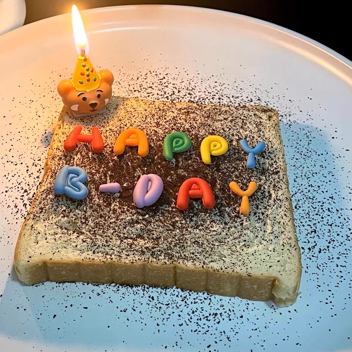 卡通可爱生日仪式感三明治面包蛋糕装饰字母饼干派对熊蜡烛装扮图片