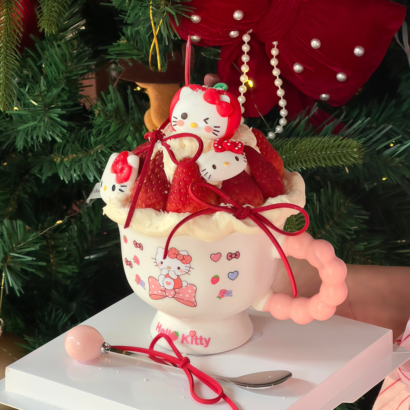 网红新年圣诞节kitty草莓杯蛋糕装饰Hellokitty甜品蛋糕杯陶瓷杯