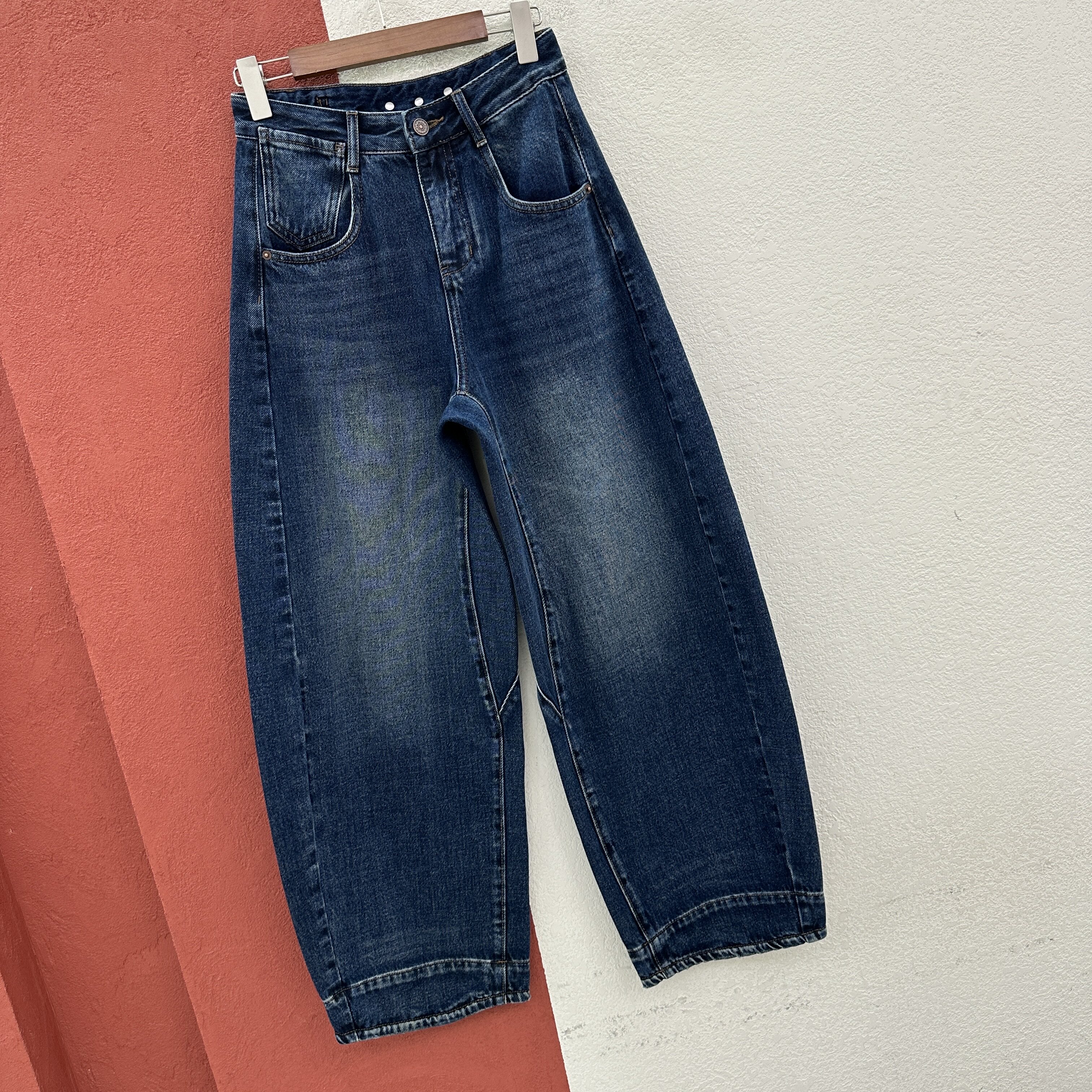 2026秋款JEANS红提子19076牛仔裤女高腰刺绣印花弯刀缩脚裤拖地裤