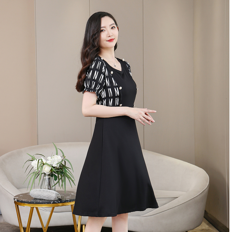 特大码减龄时尚连衣裙女胖mm200斤中长款修身显瘦收腰过膝裙子夏