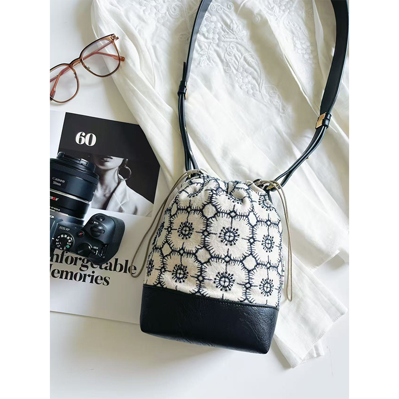 刺绣微单相机包单肩斜挎水桶包女