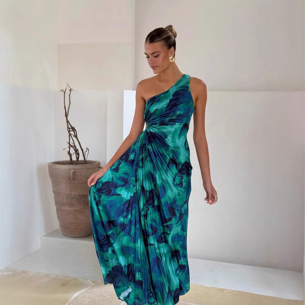 度假长裙女夏季气质显瘦elegant green pleated maxi dress party