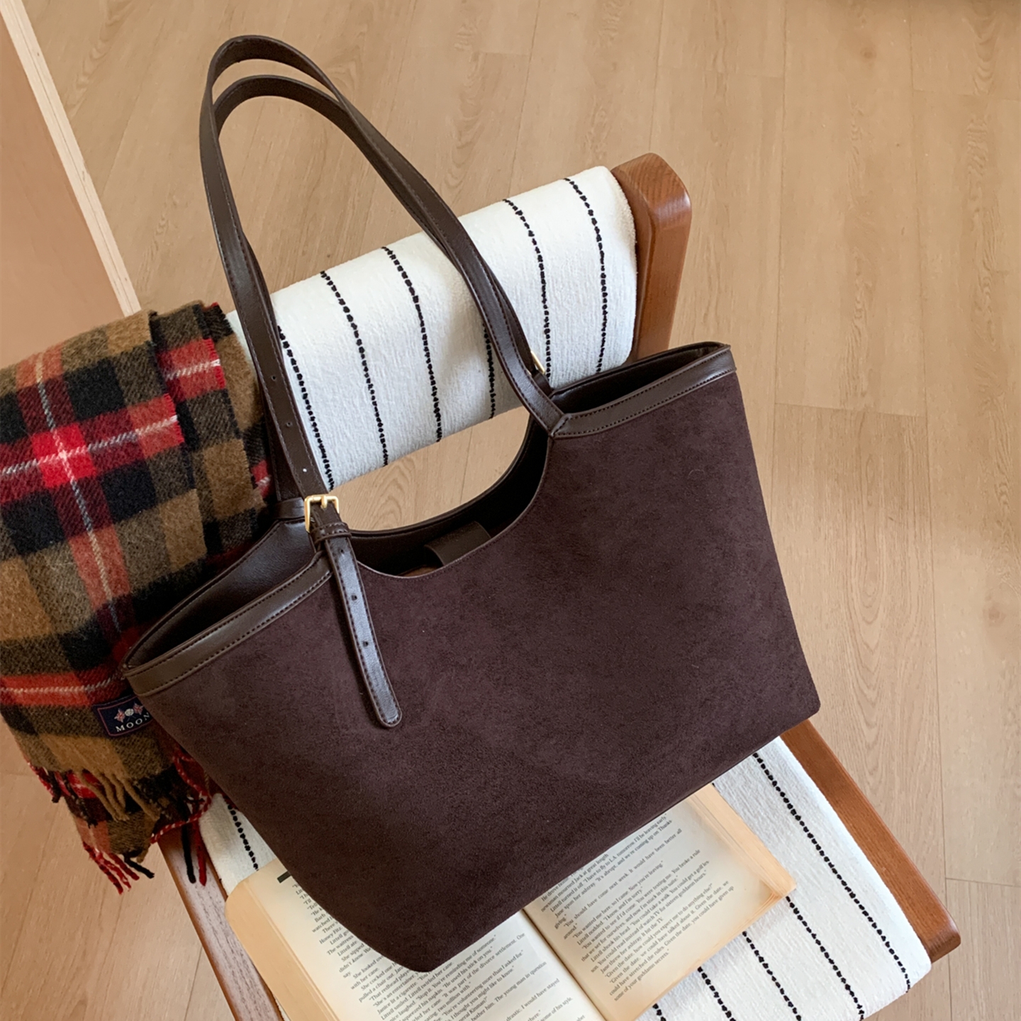 大容量简约美拉德硬底托特包