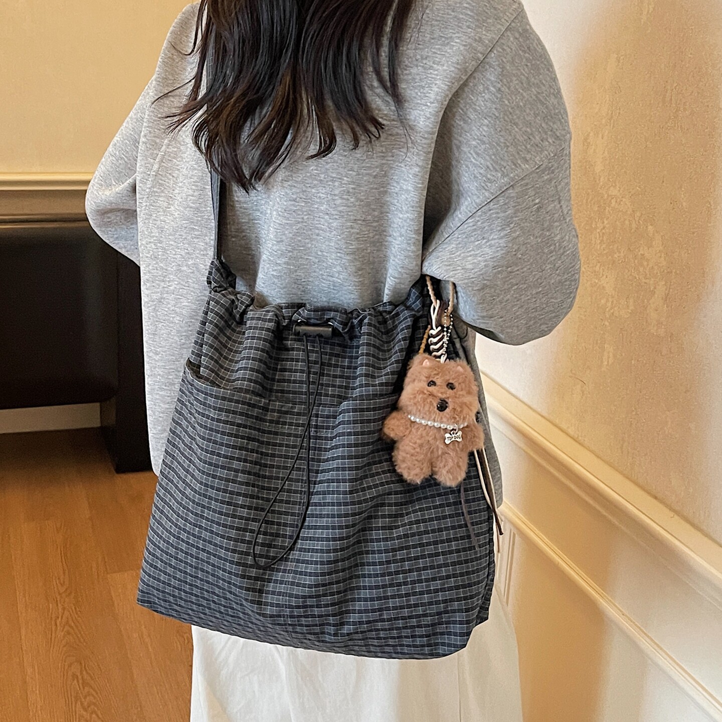 大容量格子抽绳布包斜挎大包2025新款潮百搭休闲单肩包小众设计感,箱包皮具/热销女包/男包,胸包,淘宝优惠券,粉丝福利购,淘宝优惠卷