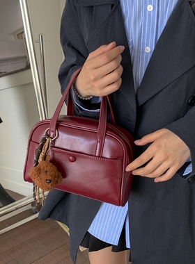 今年流行红色保龄球包手拎斜挎包2025新款潮百搭休闲小包包女款