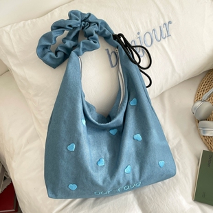 【可调节褶皱肩带】大容量慵懒风桃心绣花布包斜挎大包2026新款