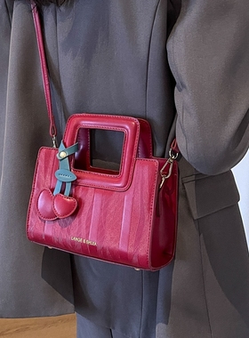 小众设计感红色手提小包包斜挎包2024新款潮时尚百搭休闲新年包