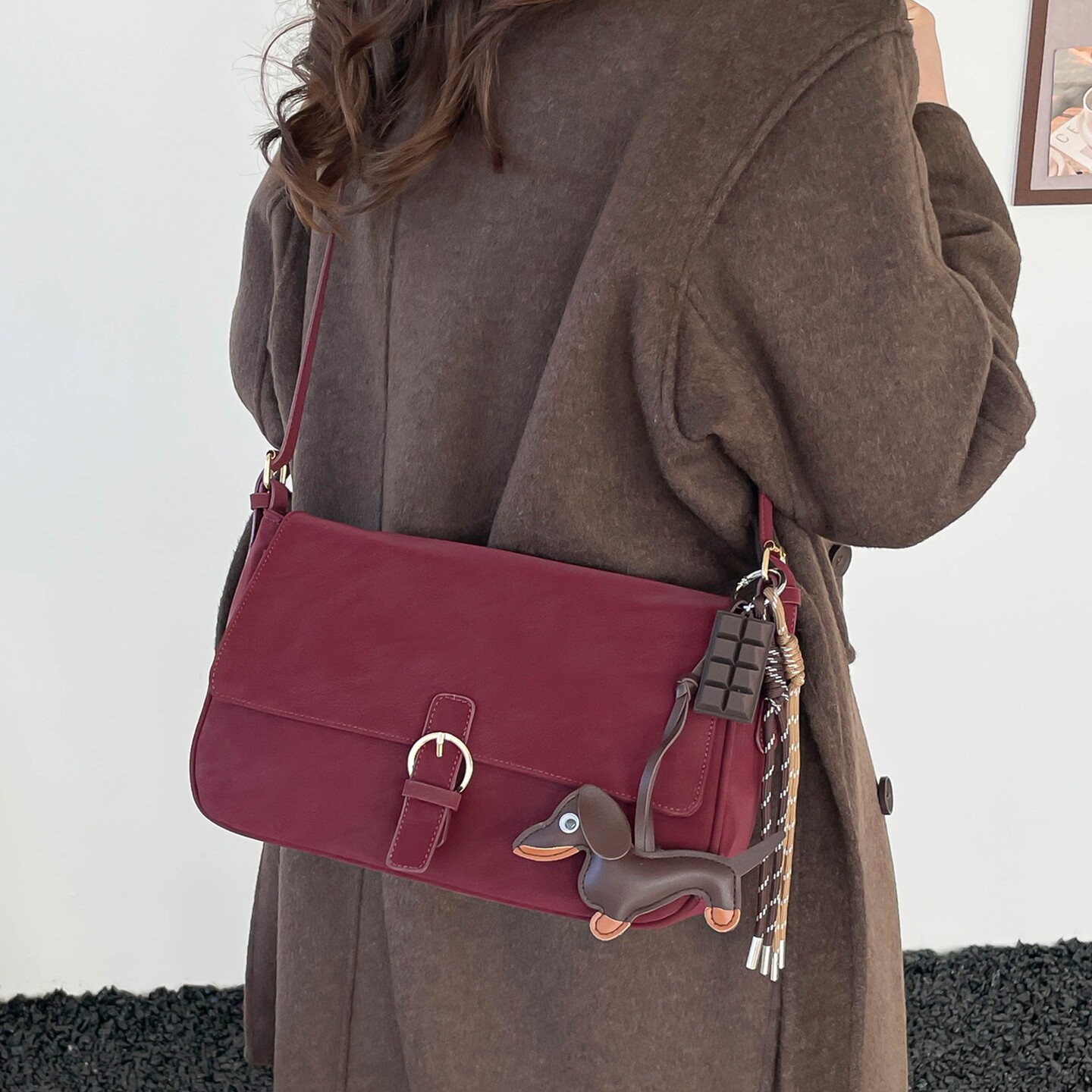 大容量红色皮带扣腋下斜挎包2025新款潮百搭上班通勤包女款单肩包