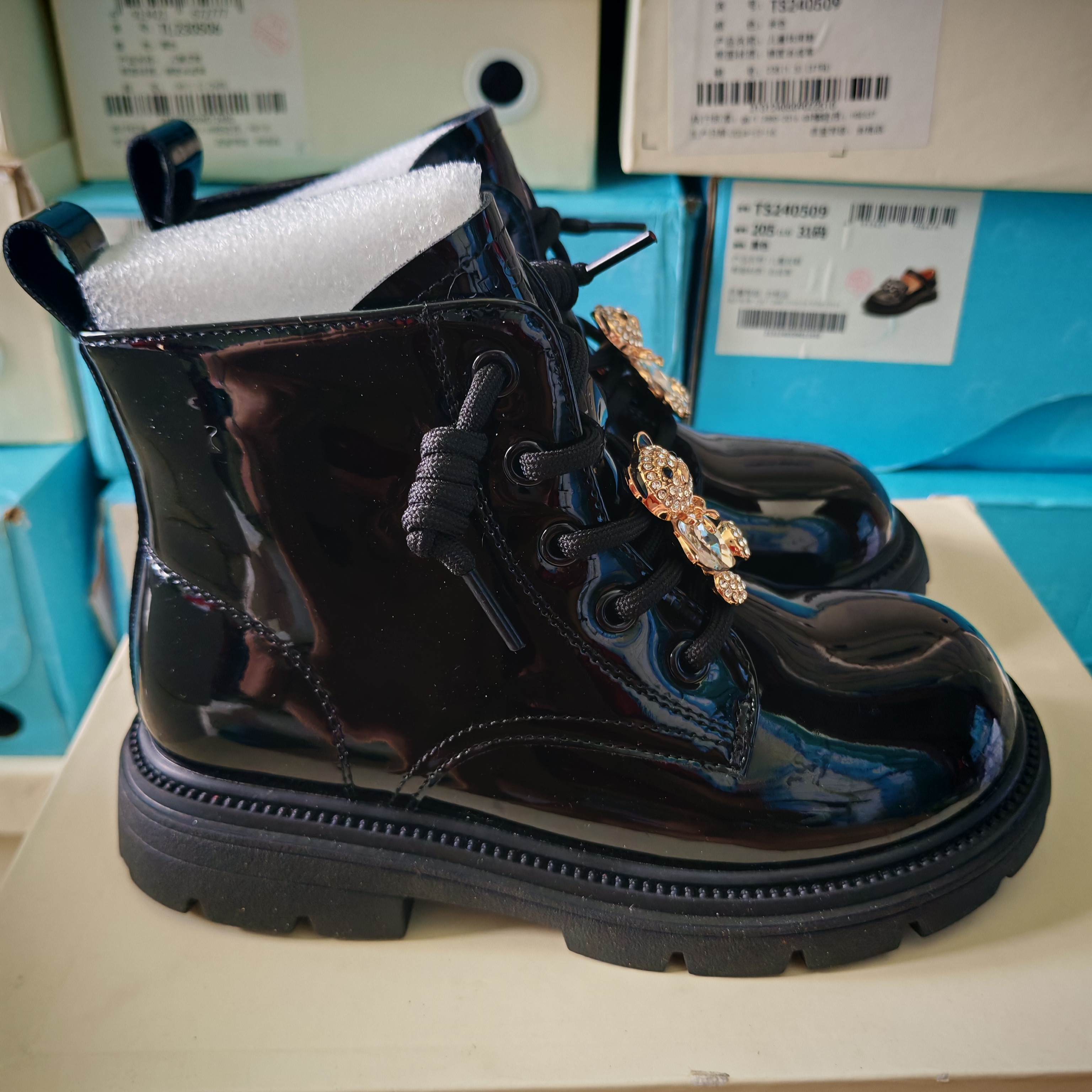 全新正品 哈sen女童加绒马丁靴  黑色米色可选  搭配裤子裙子都可