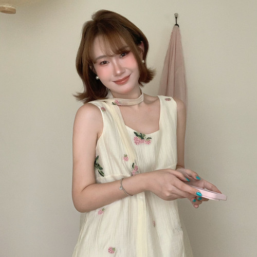 Flower April（FA）-田野芳踪高级感重工草莓刺绣无袖圆领背17097