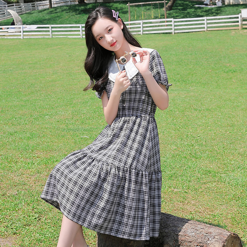 初中生夏季连衣裙少女2021年新品复古娃娃领森系甜美过膝格子长裙