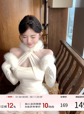 项天鹅er 挂脖针织连衣裙女2025冬季新款毛领拼接包臀裙纯欲裙子