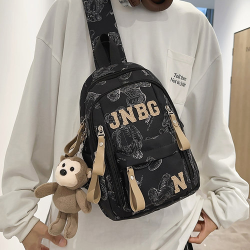 古俊2025新款运动风胸包