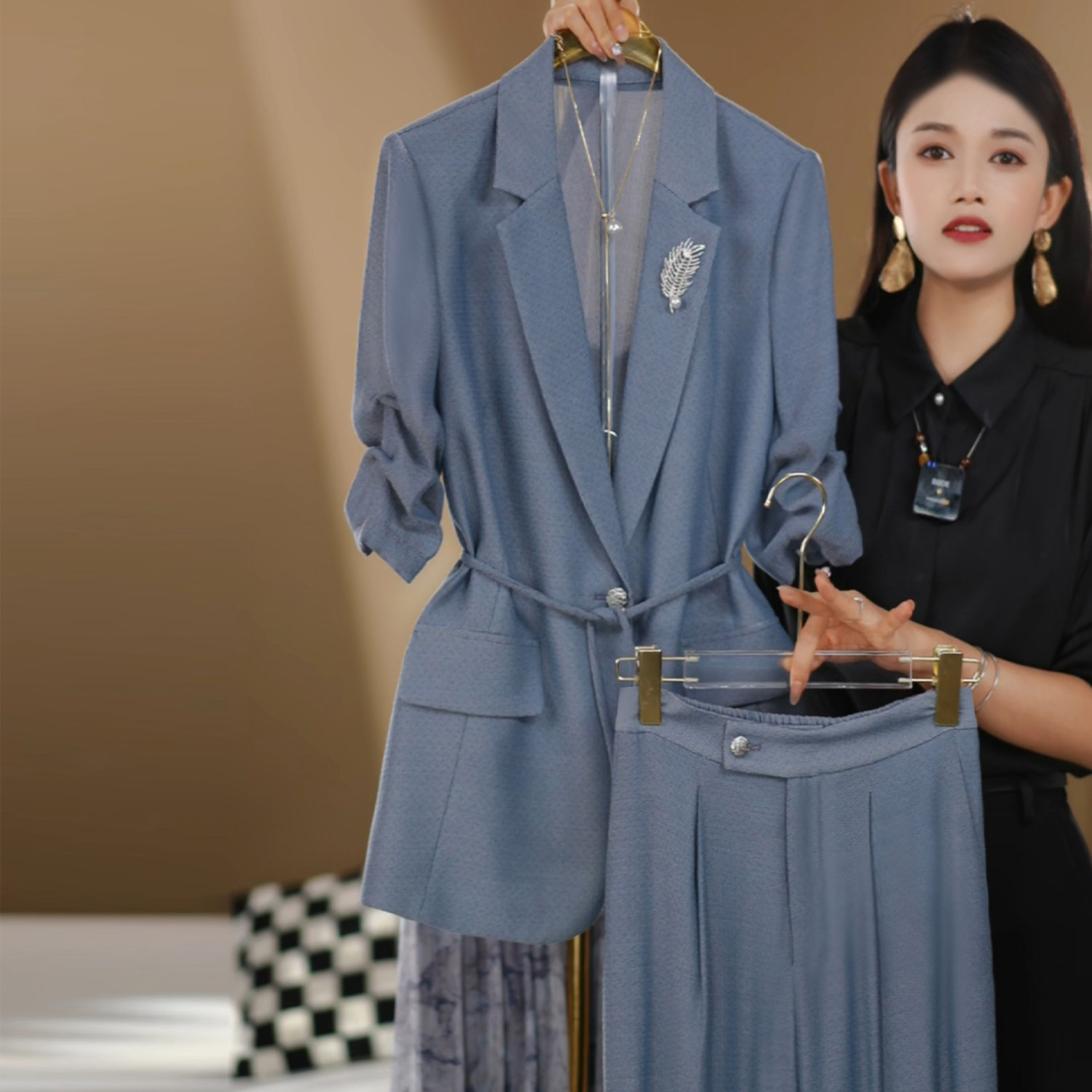 2026夏季薄款蓝色西装套装女中袖职场气质西服外套通勤正装两件套