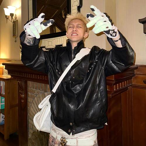 ROLLING MONEY25SS丝光缎感PU机车短宽作旧铆钉双领皮衣夹克外套