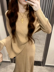 巨好看斗篷针织连衣裙子女秋冬季2025新款千金风韩系穿搭套装长裙