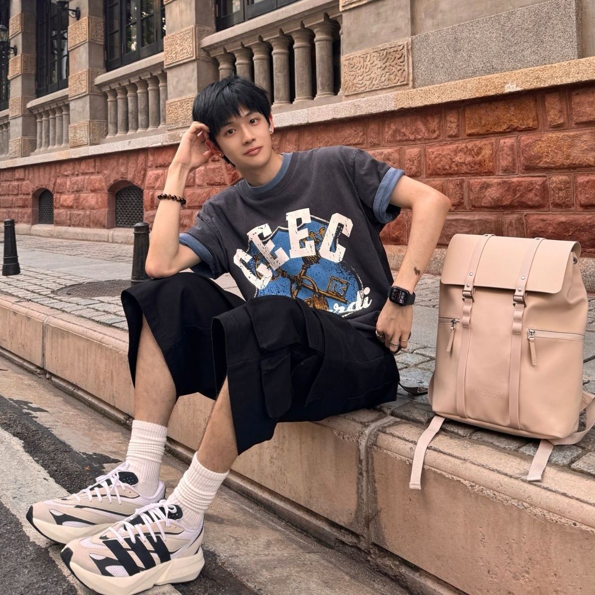 adidas/阿迪达斯秋冬时尚简约百搭缓震运动休闲跑步老爹鞋JH6944