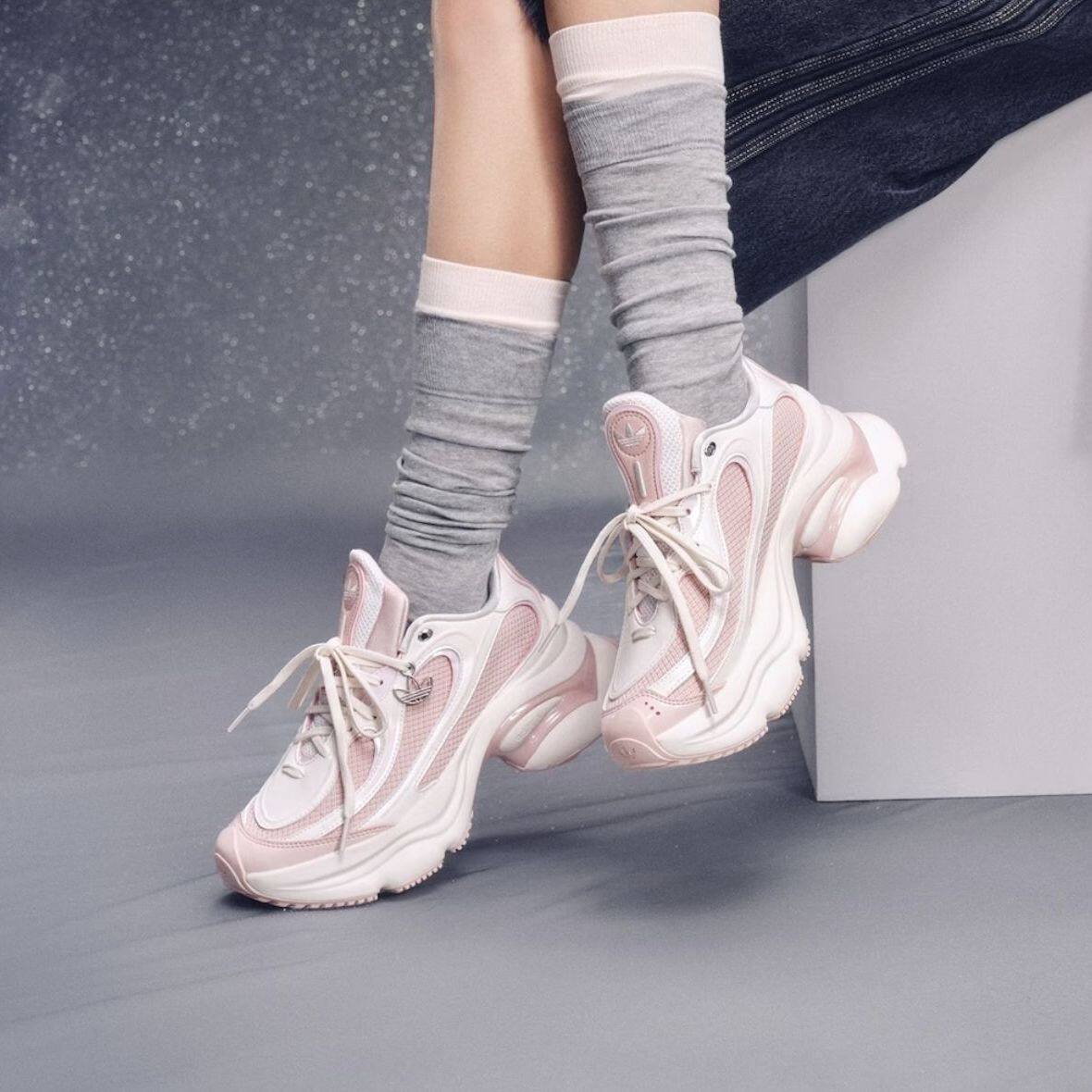 ADIDAS阿迪达斯三叶草时尚百搭简约增高经典运动休闲老爹鞋KI0556