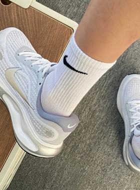 NIKE/耐克Journey Run 耐磨 低帮跑步鞋 男款 灰色FN0228-104