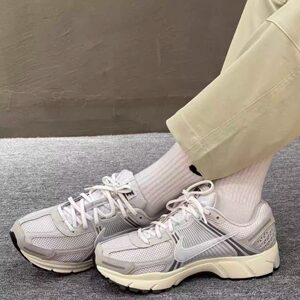 耐克复古休闲老爹鞋缓震跑步鞋