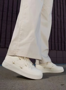 NIKE/耐克Force 1 Mini Gold  低帮 板鞋 女款 白金FV3654-111