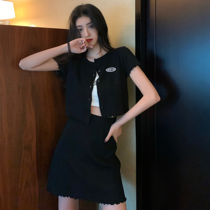 Korean girl autumn slim knit cardigan solid color Top + A-line skirt suit