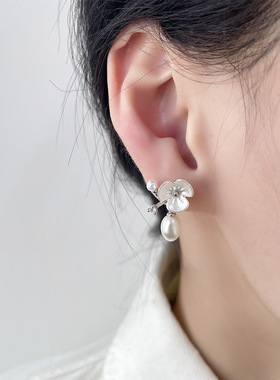 韩版春季新款白色珍珠花朵耳钉女甜美耳饰三叶花瓣清新气质耳环