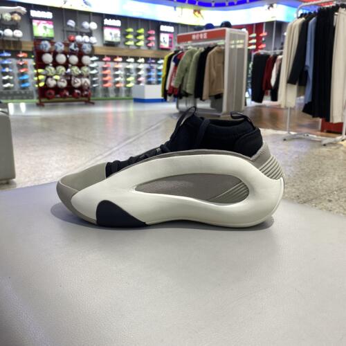 AdidasHARDENVOLUME8篮球鞋