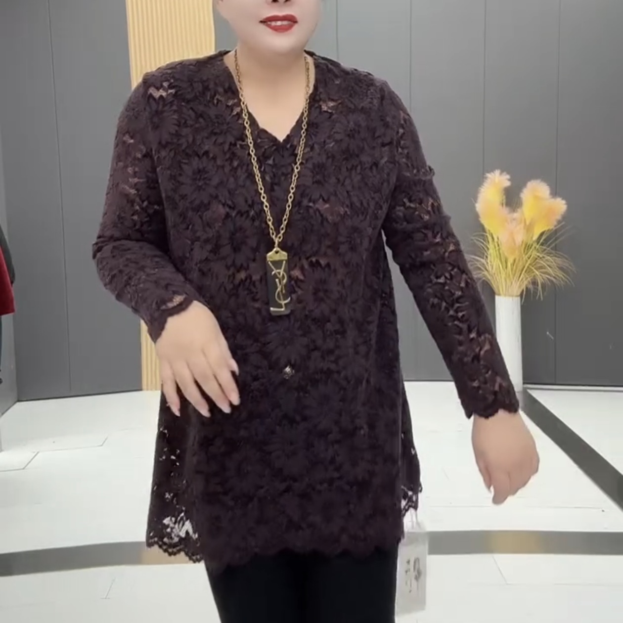 韩版V领长袖蕾丝打底衫中长款