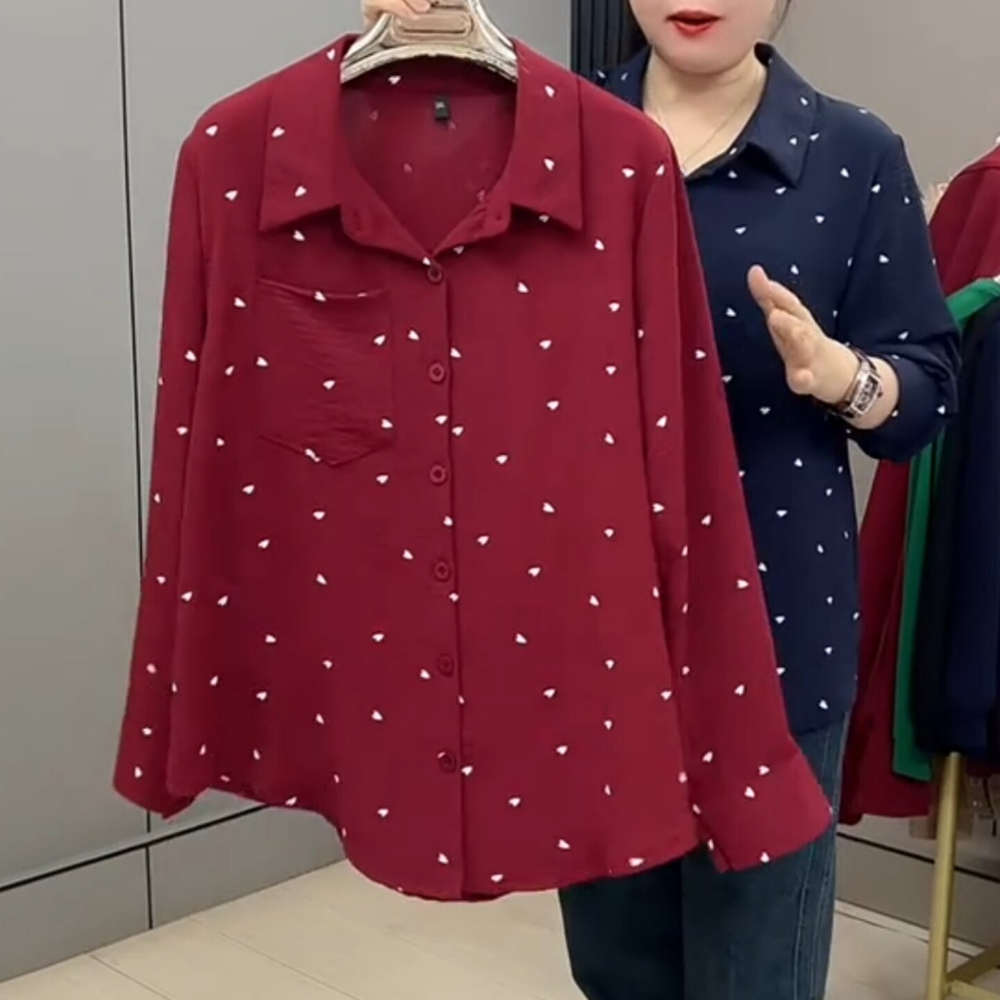 春季波点长袖衬衫女翻领纽扣开衫宽松百搭减龄遮肉加肥加大码上衣