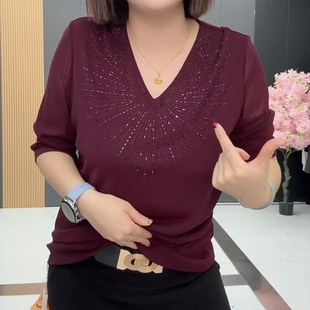 加大码春夏季时尚洋气百搭显瘦气质V领中袖烫钻蕾丝打底衫上衣女